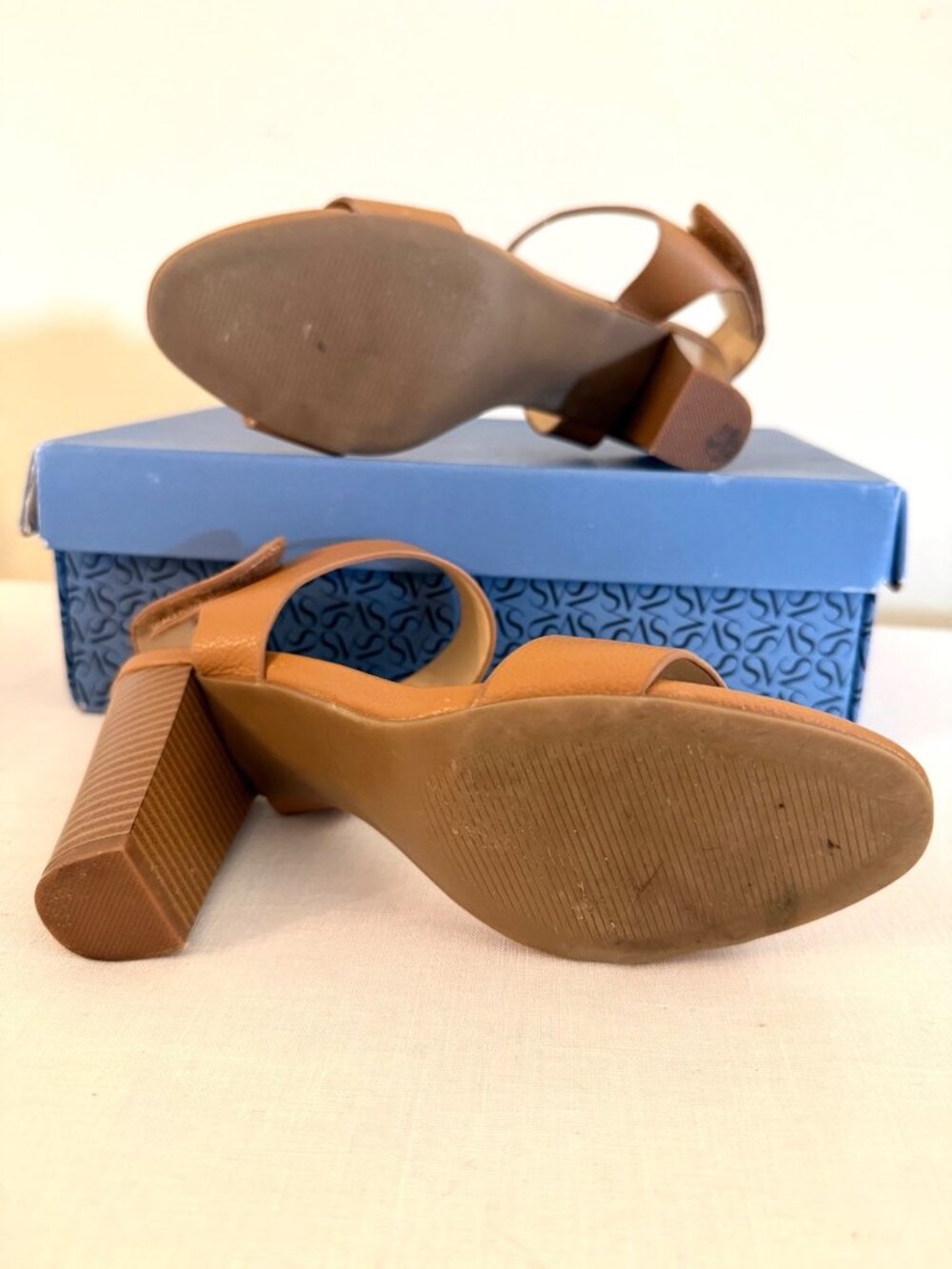 Simply Vera Vera Wang Size 8 Cognac Block Heel Sandals Ankle Strap With Box - Picture 9 of 16